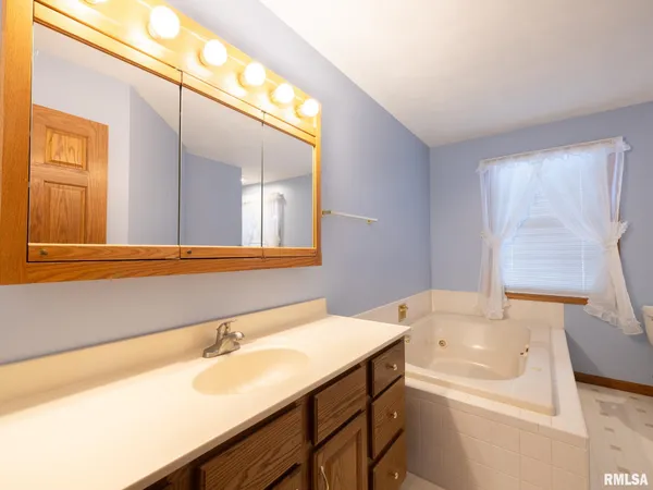 $499,900 | 1440 School Street, Washington, IL 61571