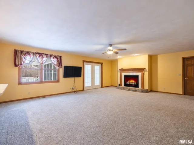 $525,000 | 1440 School Street, Washington, IL 61571