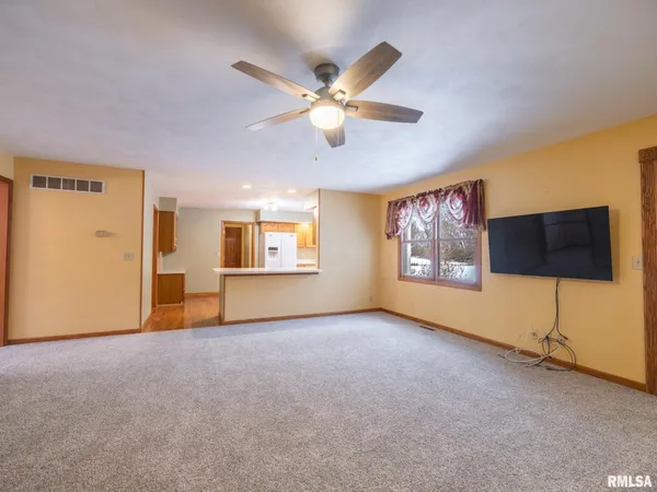 $499,900 | 1440 School Street, Washington, IL 61571