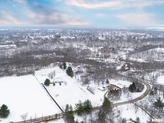 $525,000 | 1440 School Street, Washington, IL 61571