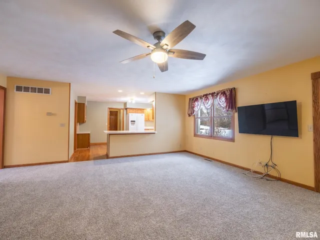 $525,000 | 1440 School Street, Washington, IL 61571