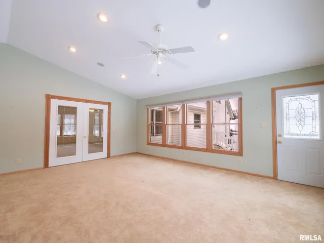 $525,000 | 1440 School Street, Washington, IL 61571