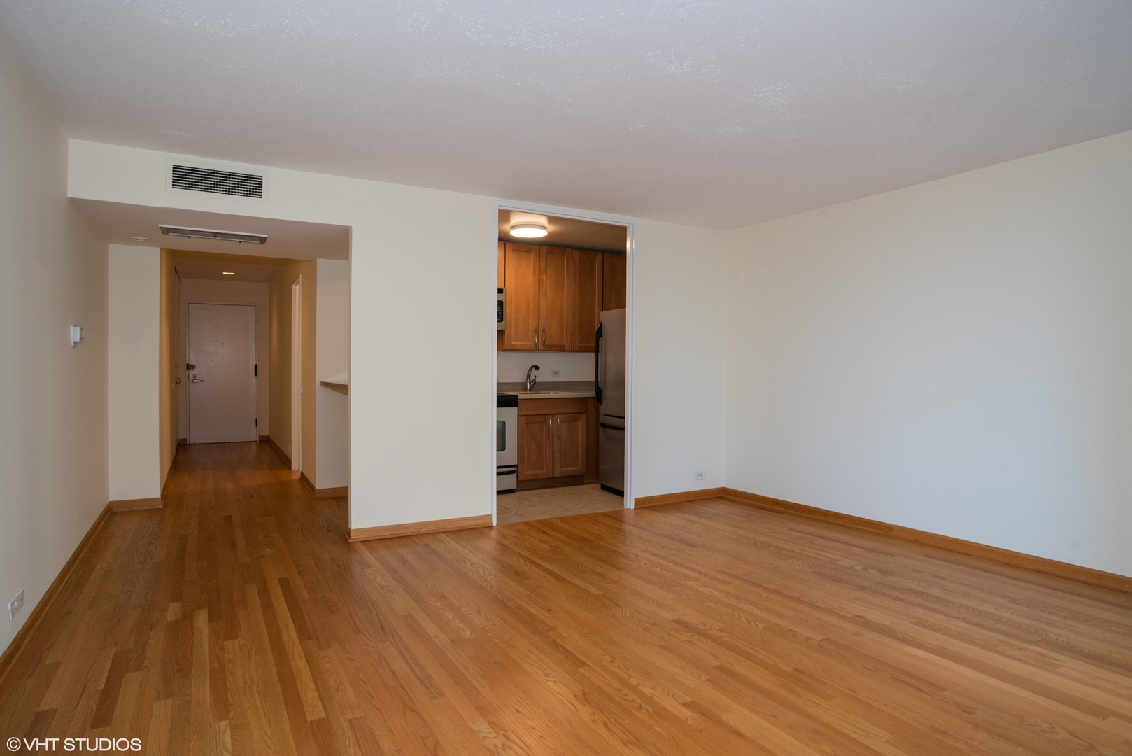 260 East Chestnut Street, Unit 906 Chicago, IL 60611 - Photo 4 of 14