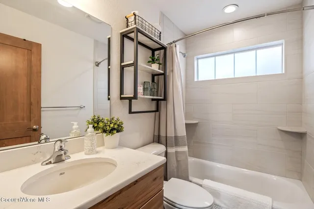 $710,000 | 34 Hitchcock Drive, Dover, ID 83825