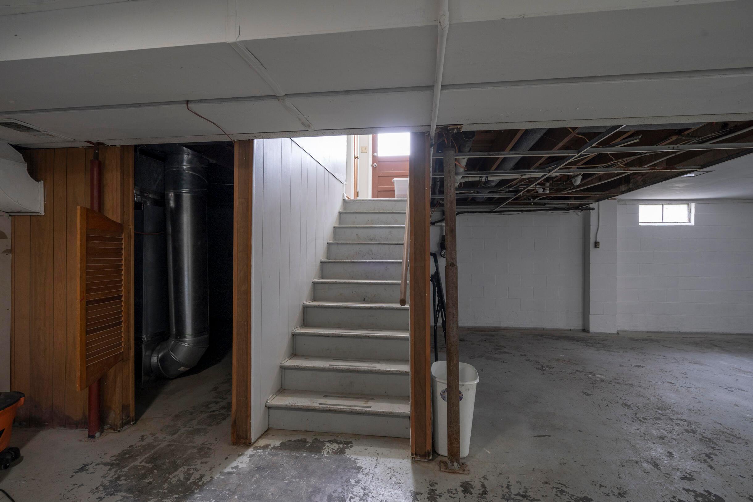 3091 State Rte 41 Washington Court House, OH 43160 - Photo 20 of 30 Basement stairs