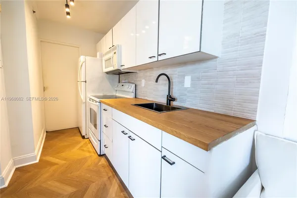 $2,600 | 1255 Collins Avenue, Unit 604, Miami Beach, FL 33139