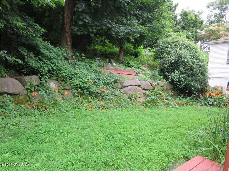 6 Booth Court, Unit B Greenwich, CT 06830 - Photo 9 of 9 a view of yard with green space