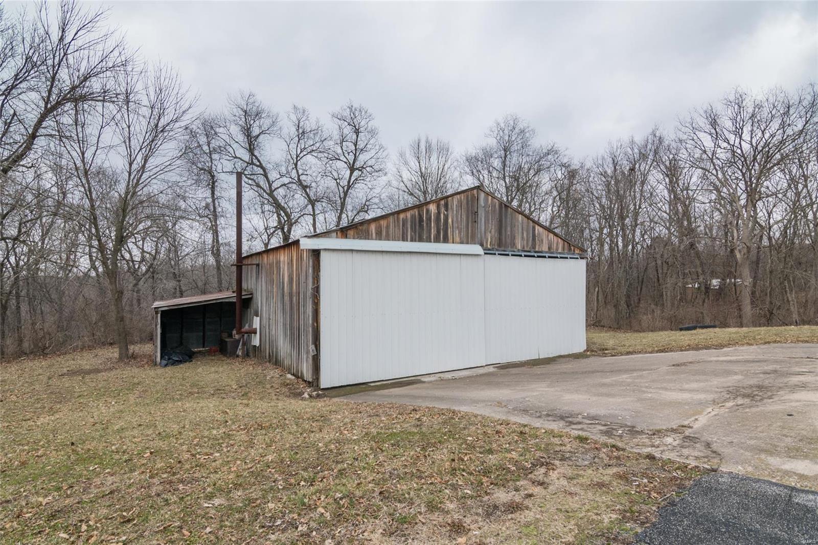 4109 Airport Road Godfrey, IL 62035 - Photo 4 of 11