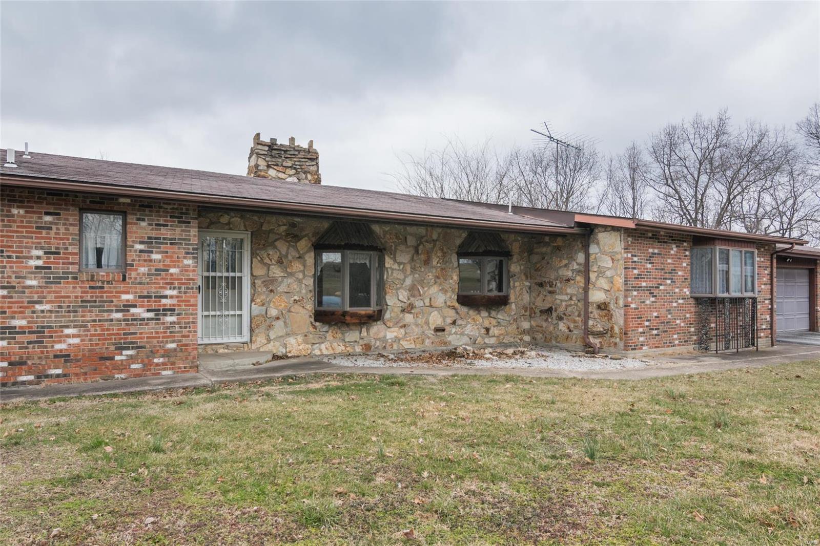 4109 Airport Road Godfrey, IL 62035 - Photo 7 of 11