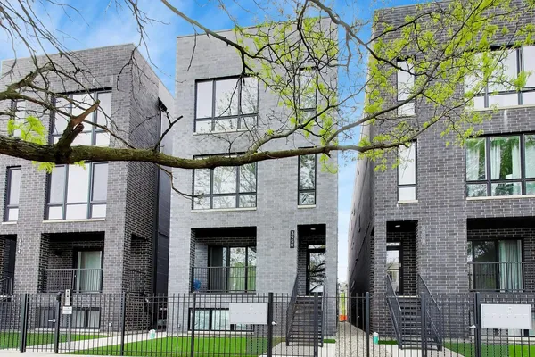 $2,500 | 3950 South Indiana Avenue, Unit 1R, Chicago, IL 60653