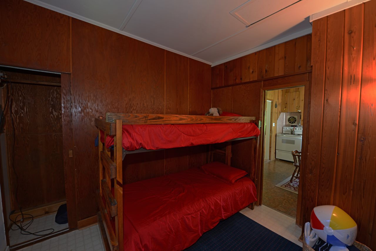 8530 South Lakeview Road Traverse City, MI 49684 - Photo 25 of 31 1800958-24.JPG