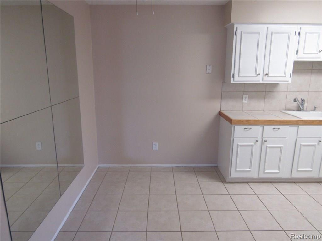 763 West Maple Road, Unit 60 Clawson, MI 48017 - Photo 30 of 39 763 W MAPLE CLAWSON (87).JPG