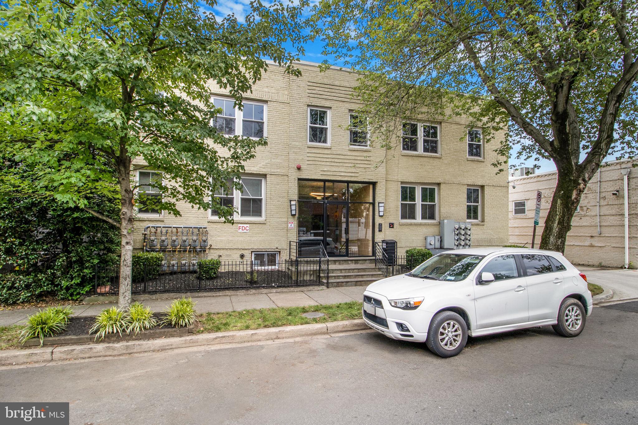 417 18th Street Northeast, Unit 101 Washington, DC 20002 - Photo 2 of 57 a car parked in front of a white house