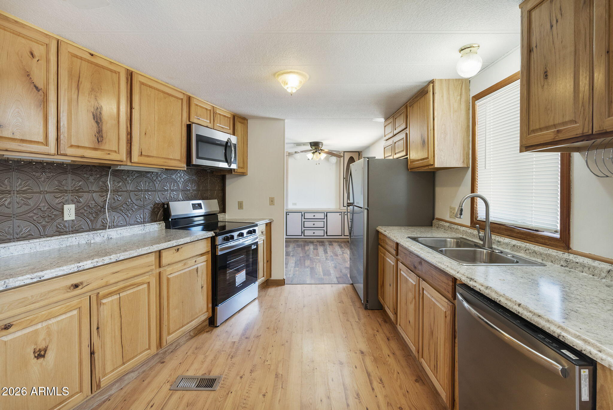 293 South Belaire Road Apache Junction, AZ 85119 - Photo 4 of 39 56-web-or-mls-DLB_7149 - Copy