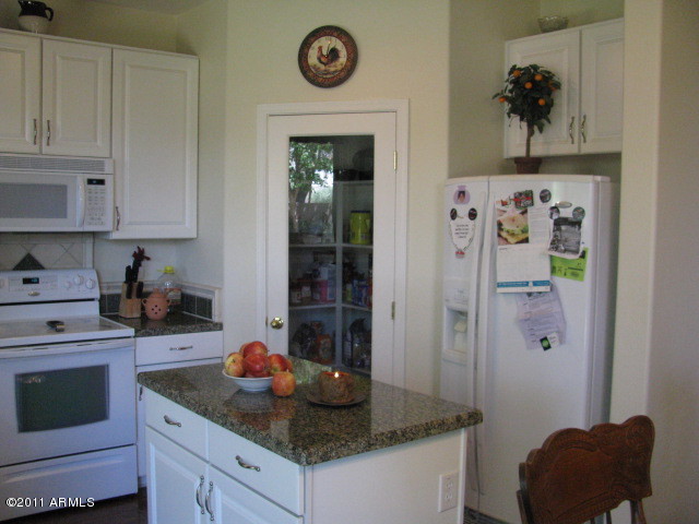 17156 West Rimrock Street Surprise, AZ 85388 - Photo 6 of 18 Kitchen