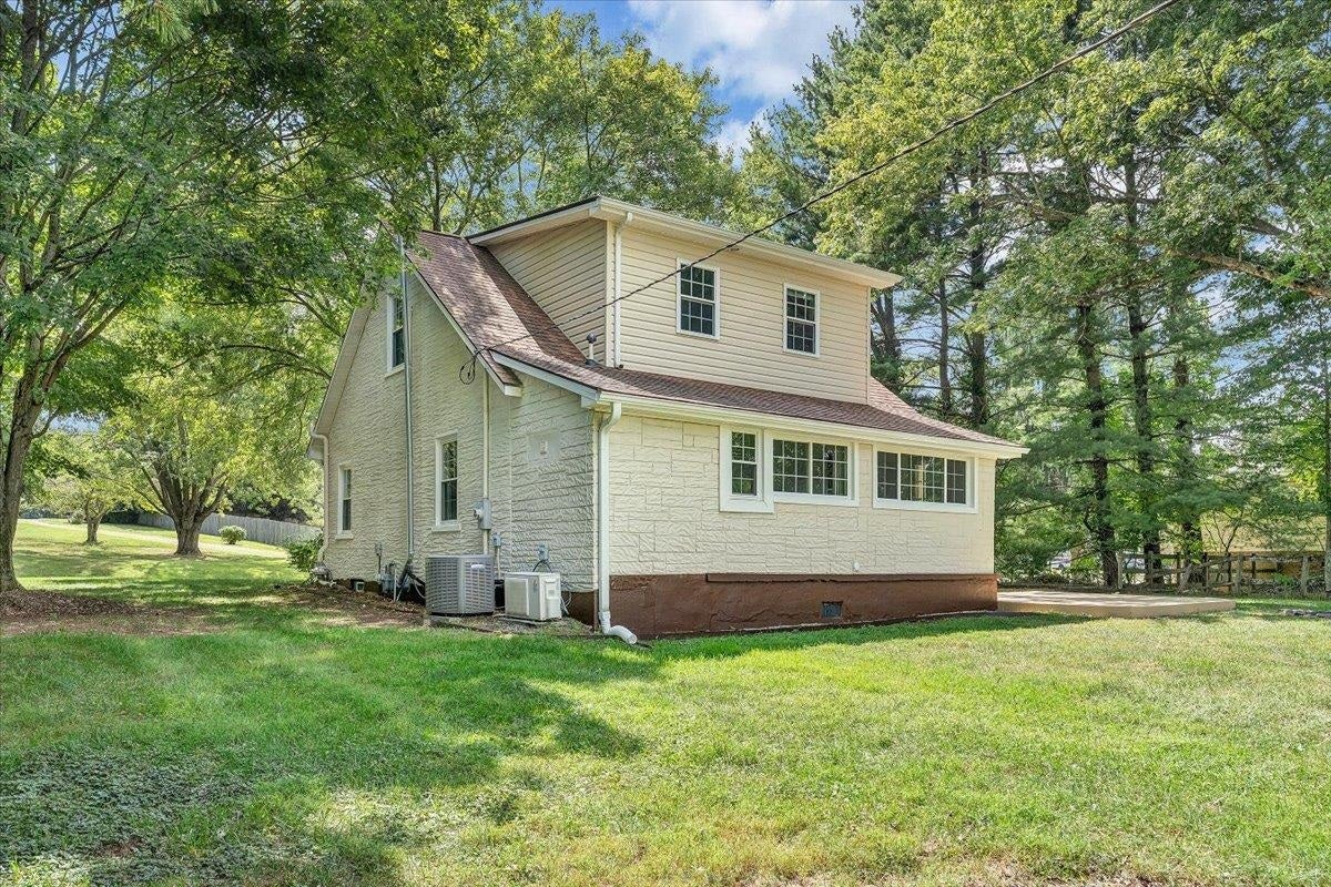 1209 Bishop Road Blacksburg, VA 24060 - Photo 40 of 46 Gallery Image 40