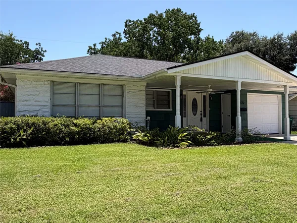 $2,000 | 922 Hector Avenue, Pasadena, TX 77502