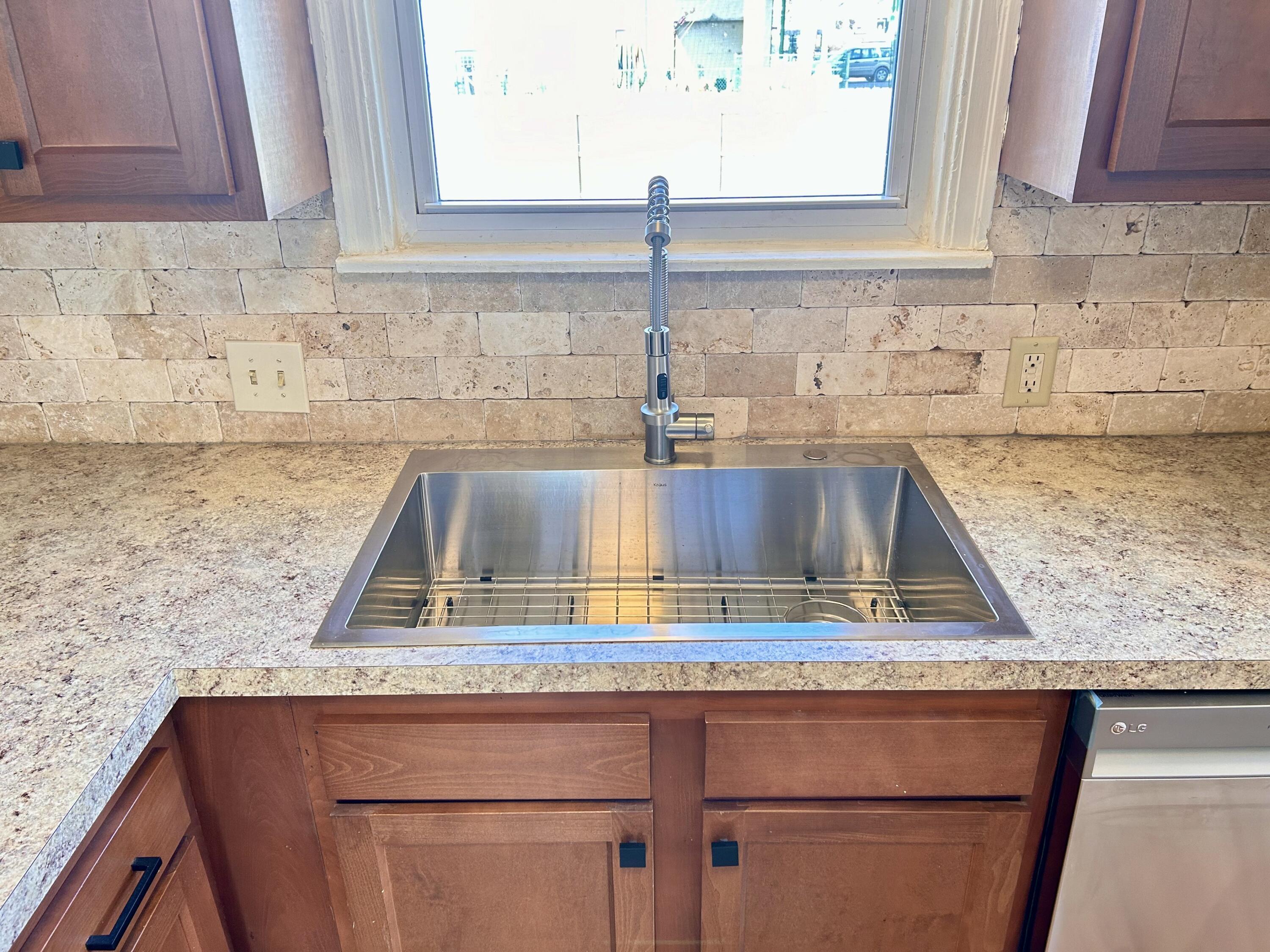 754 South James Road Columbus, OH 43227 - Photo 12 of 37 Kitchen