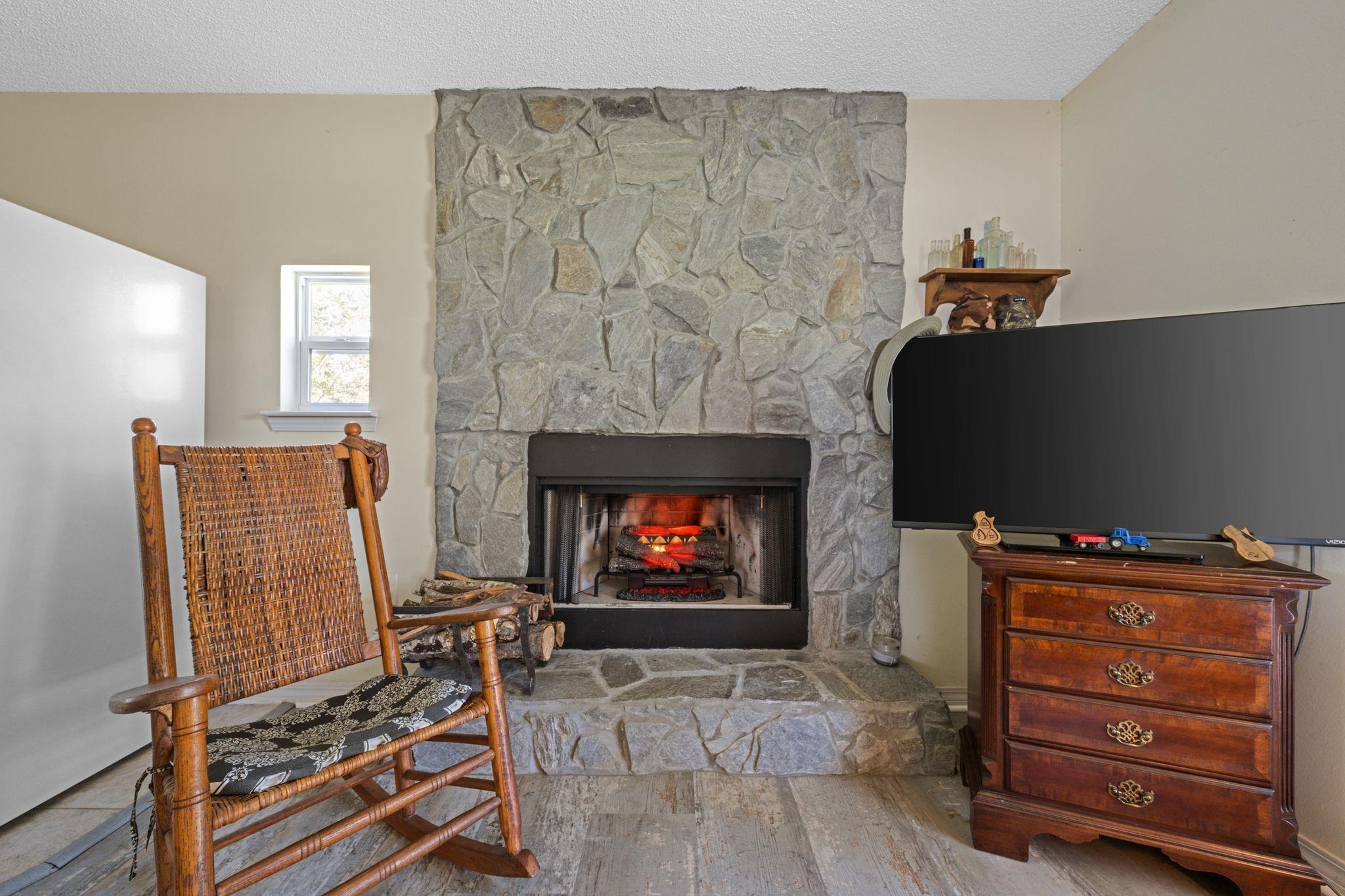 60998 Seales Road Stockton, AL 36579 - Photo 8 of 34 Living Room