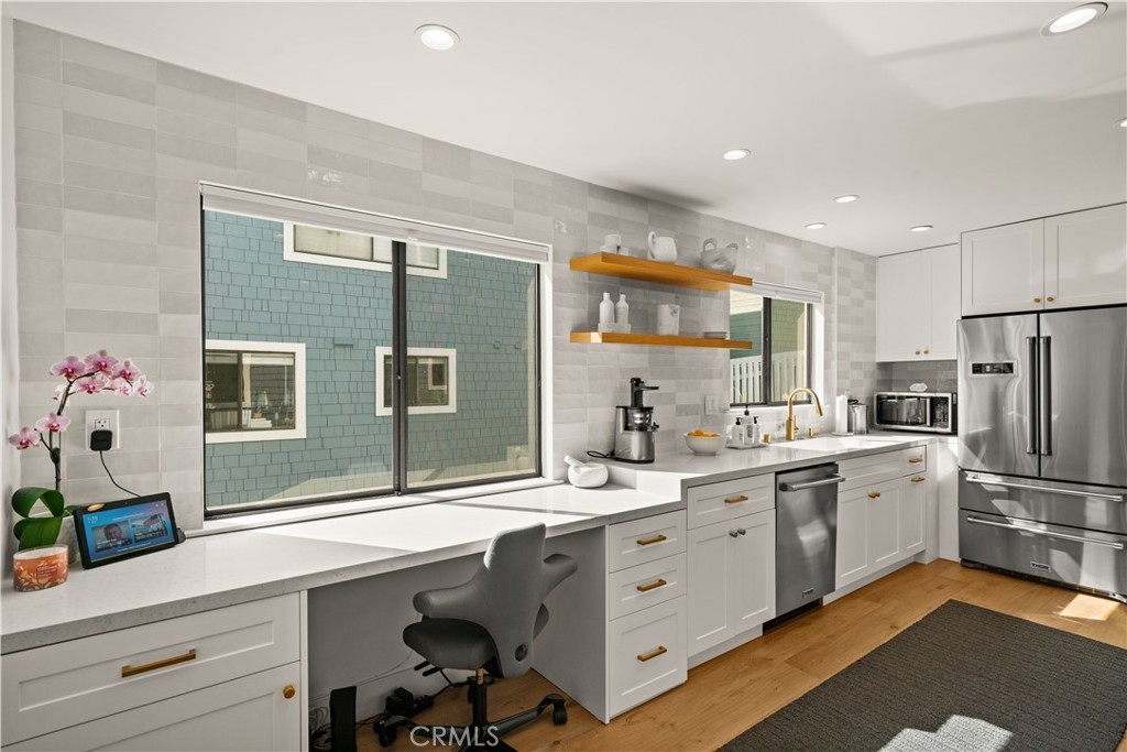 3716 Vía Dolce Marina del Rey, CA 90292 - Photo 14 of 55