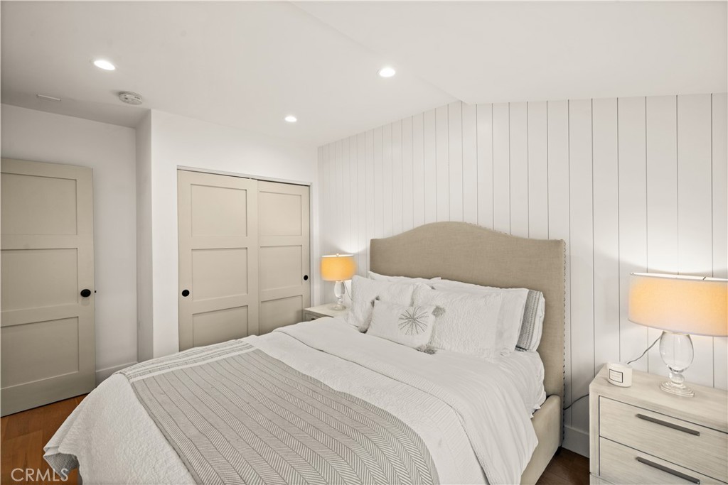 3716 Vía Dolce Marina del Rey, CA 90292 - Photo 34 of 55 a bedroom with a bed and a lamp