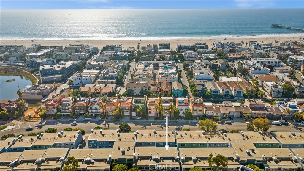 3716 Vía Dolce Marina del Rey, CA 90292 - Photo 42 of 55 a view of a city