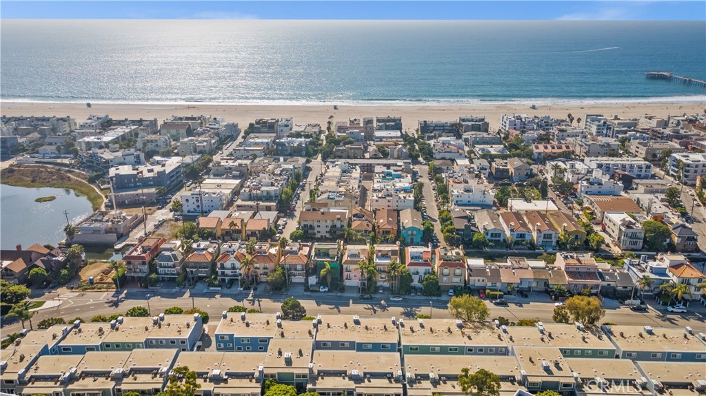 3716 Vía Dolce Marina del Rey, CA 90292 - Photo 47 of 55 a view of a city