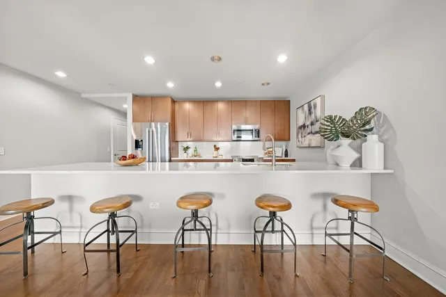 $1,284,000 | 850 North Lake Shore Drive, Unit 1905, Chicago, IL 60611