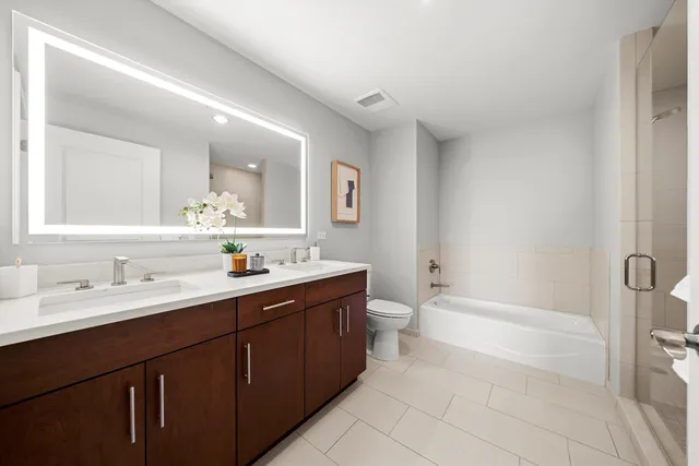 $1,284,000 | 850 North Lake Shore Drive, Unit 1905, Chicago, IL 60611