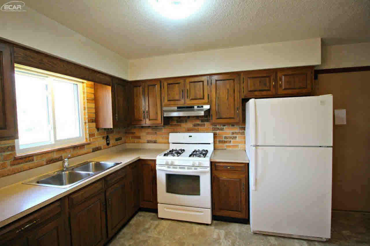 6463 Elms Road Flushing, MI 48433 - Photo 10 of 26 21390189-9.JPG