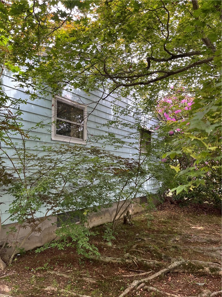 1369 Hope Road Cranston, RI 02831 - Photo 7 of 18