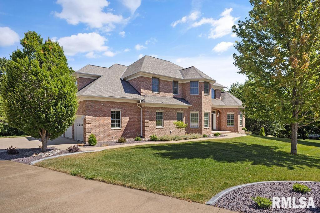 5545 Woodcrest Dr  