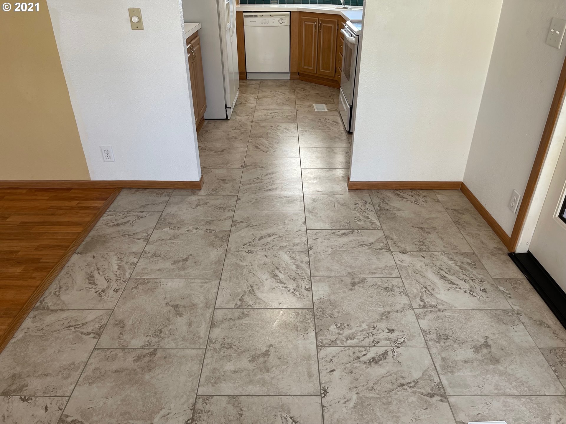 2150 Laura Street, Unit 61 Springfield, OR 97477 - Photo 11 of 24 a view of a hallway