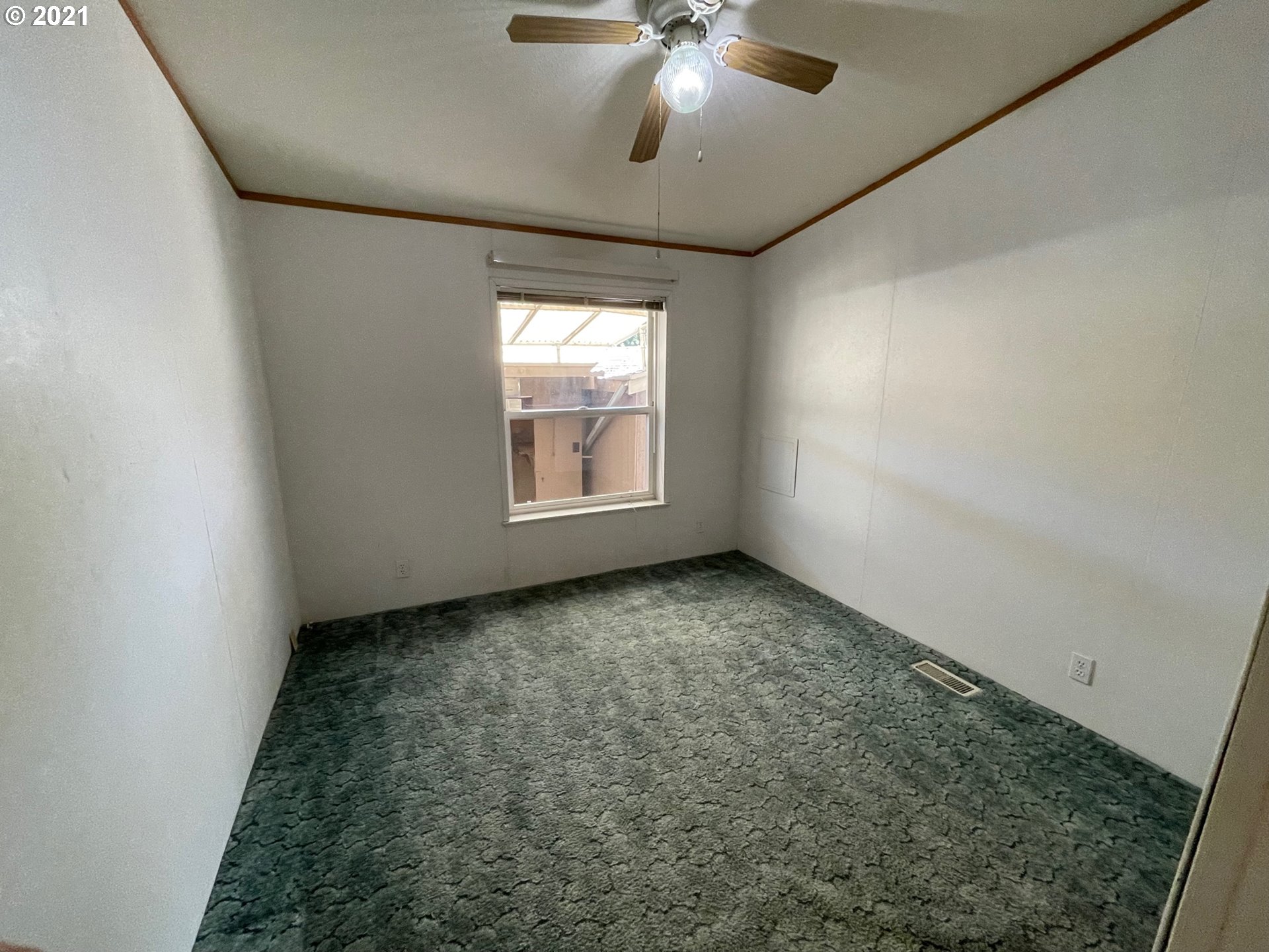 2150 Laura Street, Unit 61 Springfield, OR 97477 - Photo 20 of 24 an empty room with windows