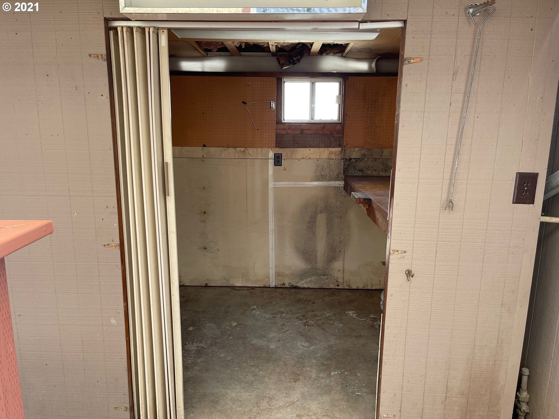 2150 Laura Street, Unit 61 Springfield, OR 97477 - Photo 6 of 24 a view of a storage room