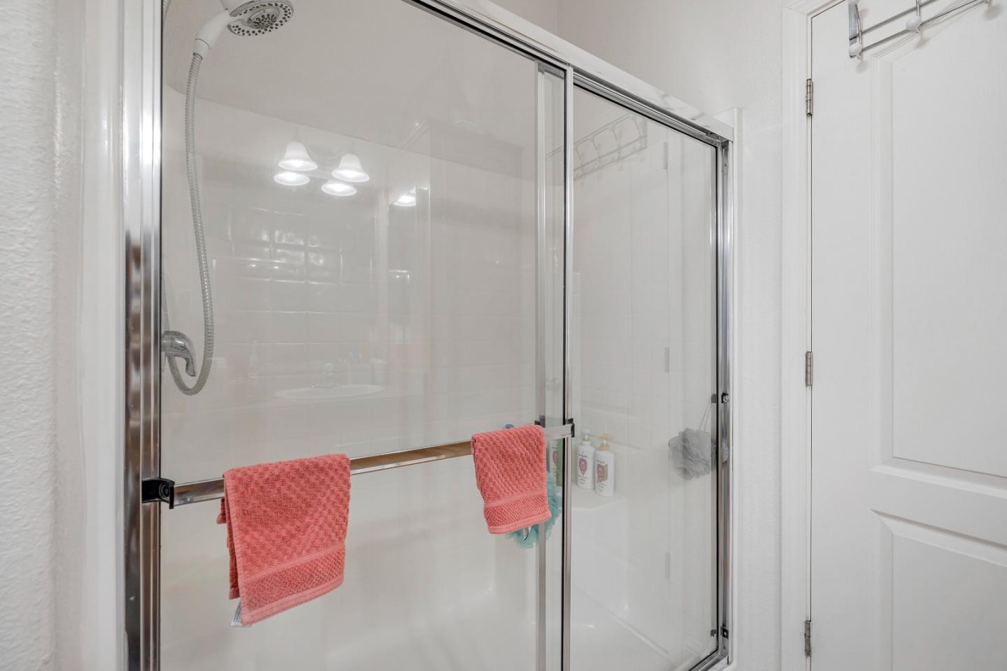 552 Filbert Street Half Moon Bay, CA 94019 - Photo 22 of 34 a bathroom with a shower