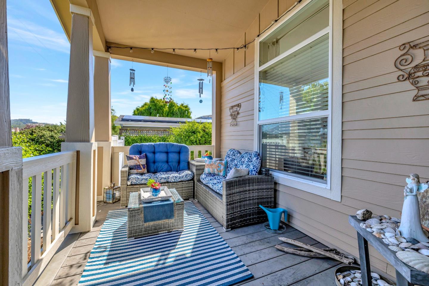 552 Filbert Street Half Moon Bay, CA 94019 - Photo 26 of 34 a living room with furniture and a wooden floor