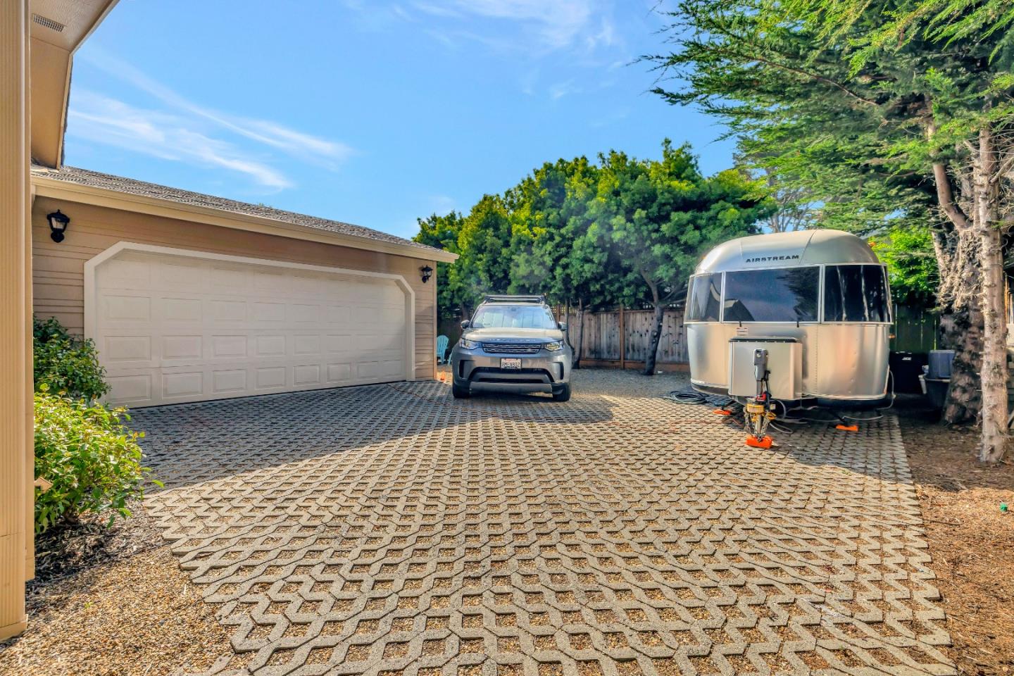 552 Filbert Street Half Moon Bay, CA 94019 - Photo 32 of 34 a front view of a house with sitting area