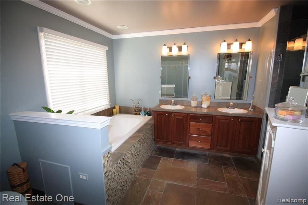 3372 Paddington Court Rochester Hills, MI 48309 - Photo 15 of 32