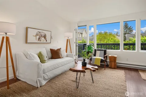 $299,000 | 1519 5th Avenue West, Unit 5, Seattle, WA 98119