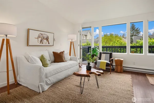 $284,000 | 1519 5th Avenue West, Unit 5, Seattle, WA 98119