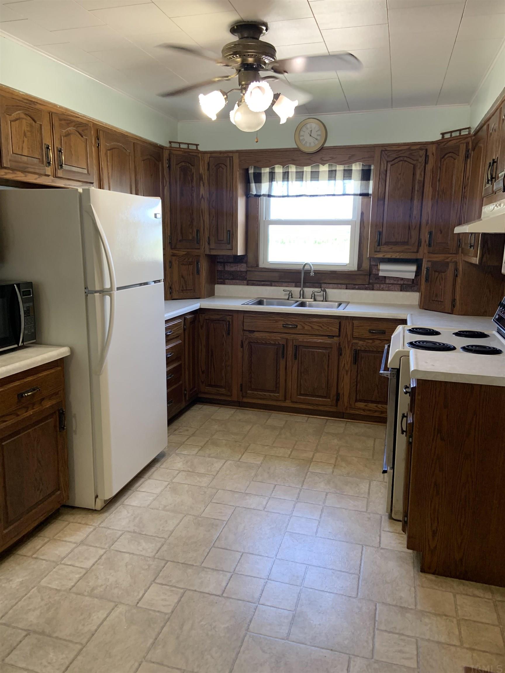 14532 State Line Road Monroeville, IN 46773 - Photo 7 of 27