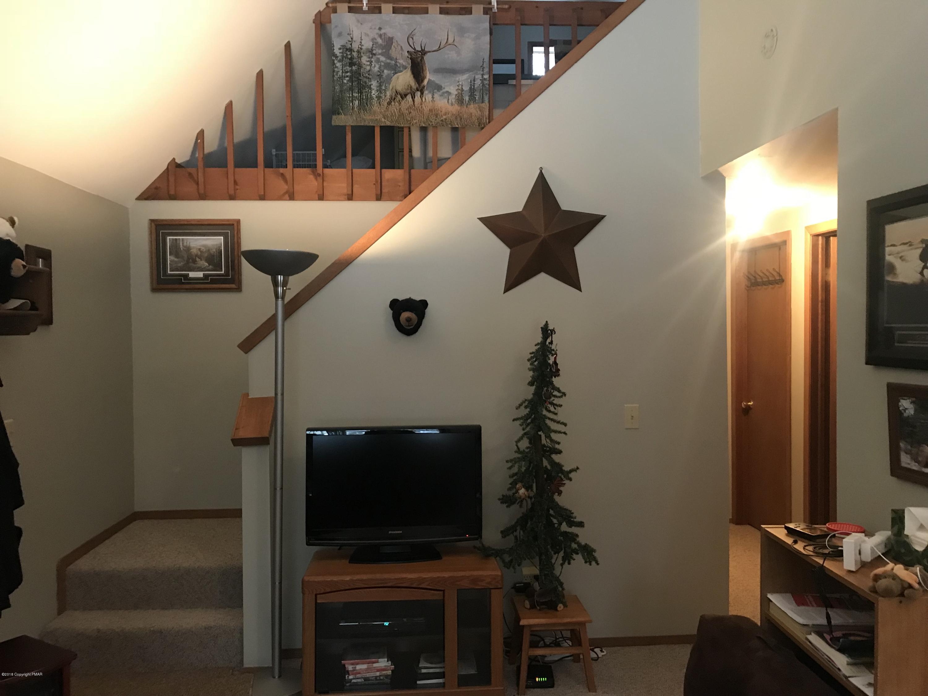 223 Pontiac Path Pocono Lake, PA 18347 - Photo 6 of 13