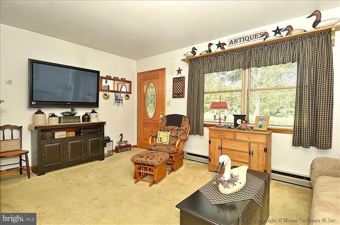 40 Ches Haven Road Earleville, MD 21919 - Photo 8 of 28 Living Room