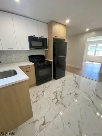 $2,900 | 323 Rutherford Avenue, Unit 1, Franklin, NJ 07416