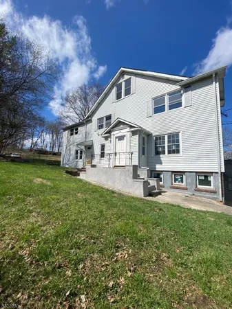 $2,900 | 323 Rutherford Avenue, Unit 1, Franklin, NJ 07416