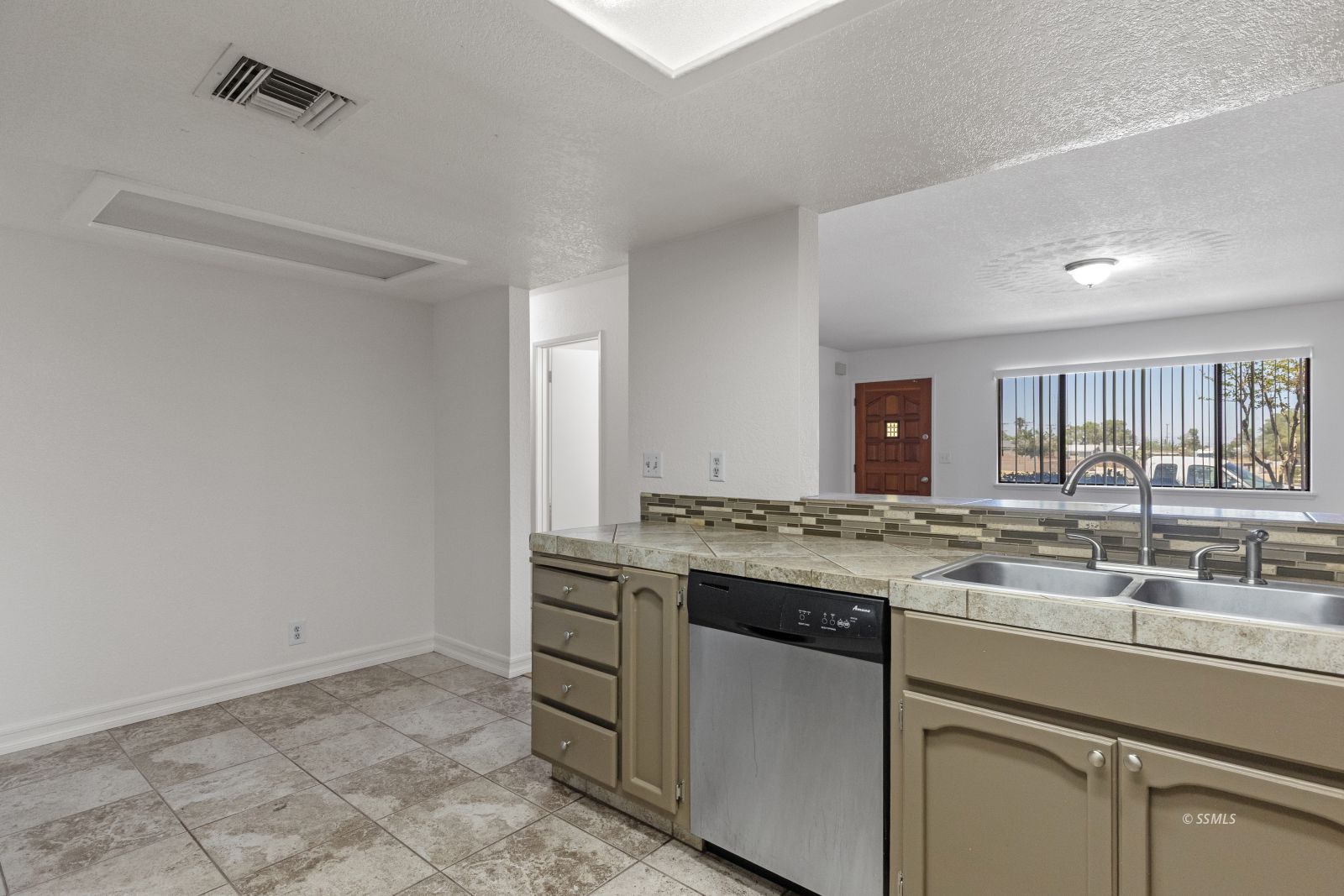 161 East Upjohn Avenue Ridgecrest, CA 93555 - Photo 10 of 26