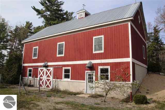 19963 Center Road Traverse City, MI 49686 - Photo 12 of 27 1737447-11.JPG