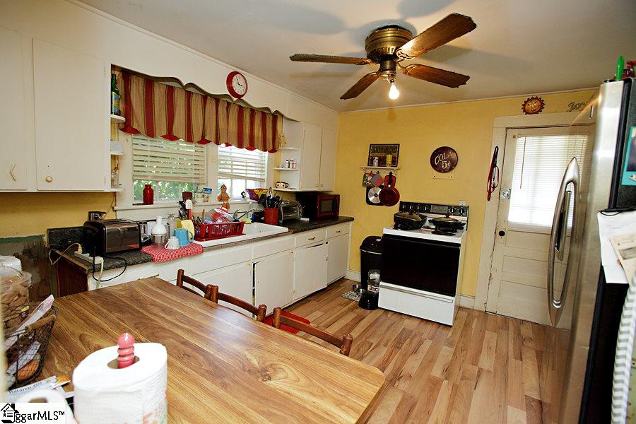 204 Rhett Street Greer, SC 29651 - Photo 3 of 10 Gallery Image 3