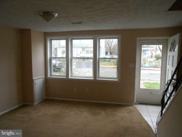 2803 Hollins Ferry Road Baltimore, MD 21230 - Photo 3 of 11 Living Room
